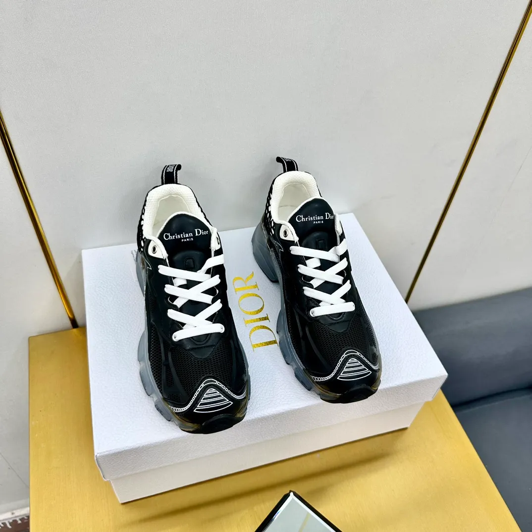👟👟Ex-factory price 700👟👟 Top version 🌟🌟Dior 2024 spring and summer catwalk new style Vibe iconic fashion modern sports dad shoes CD letter logo Oblique printed pattern lace-up color-blocking thick-soled running shoes Stars' same jelly color casual women's shoes The top high-end version on the market Material: The upper is made of special technology with mesh fabric spliced with metal cowhide + environmentally friendly breathable fabric lining + original molded Tpu combination outsole. Bottom thickness: 4CM Size: 35-40 standard code (34.41 customization is not returnable)